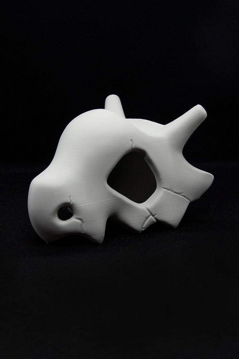 Soporte para dejar el mando de la PlayStation o Xbox con la forma de la calavera de Cubone